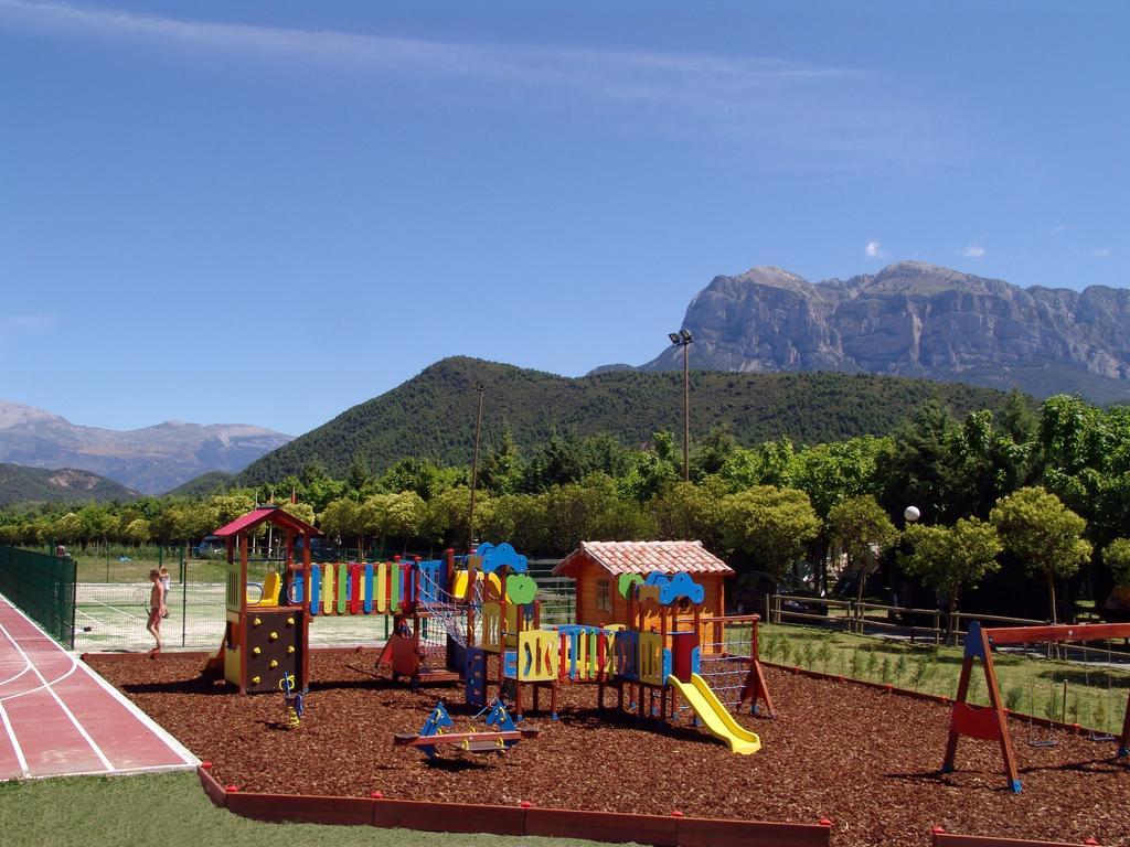 Bungalows Pena Montanesa Аинса-Собрарбе Экстерьер фото